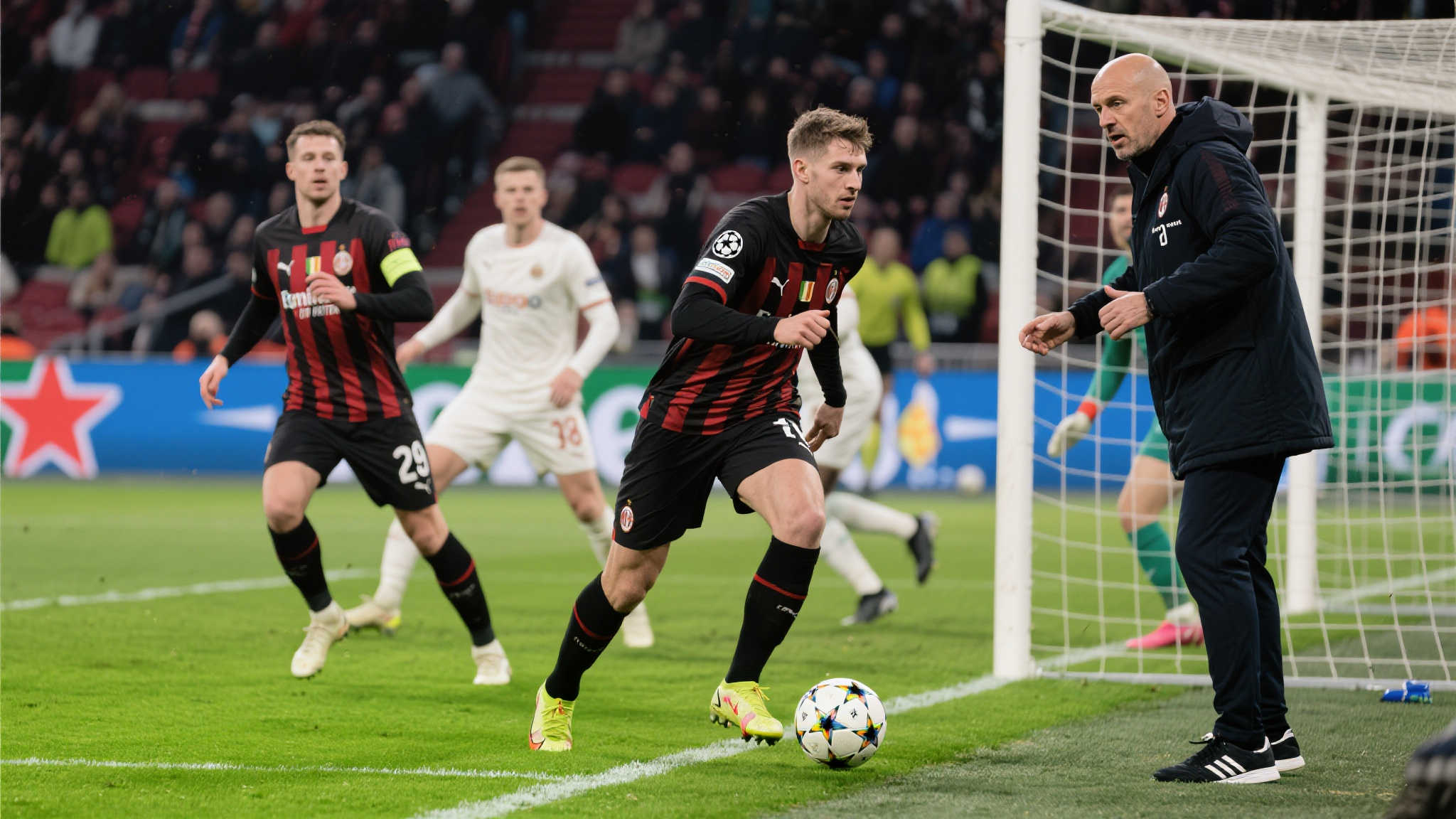 尤其是在重要节点，例如后防线被轻松击穿导致连续丢分