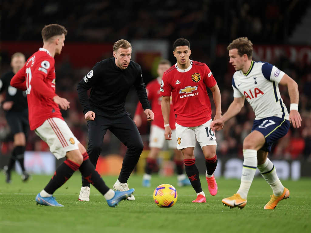 一针见血!伊布直言:滕哈格必须调整思路,曼联非阿贾克斯 一针见血!伊布直言:滕哈格必须调整思路,曼联非阿贾克斯